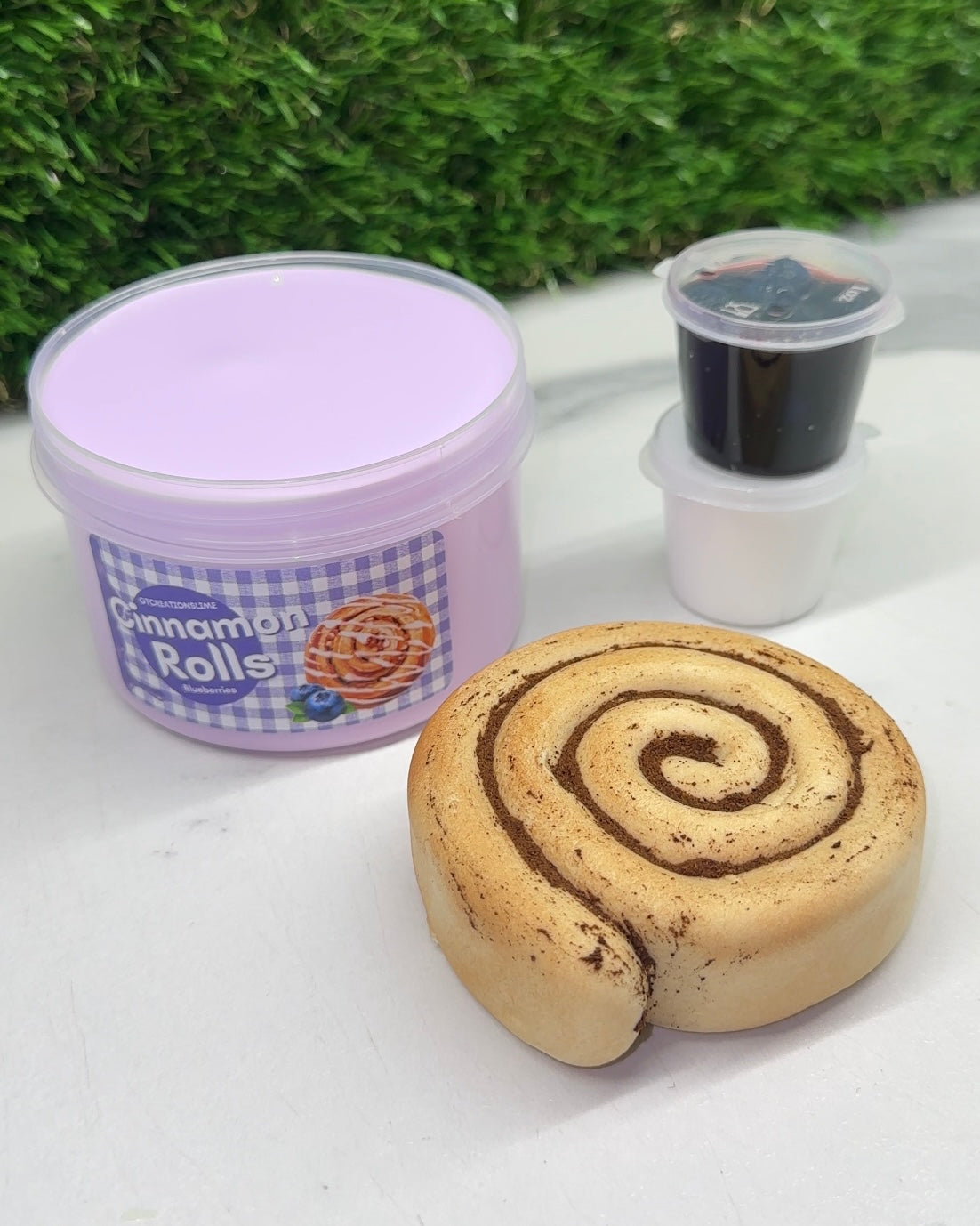 Blueberries cinnamon roll