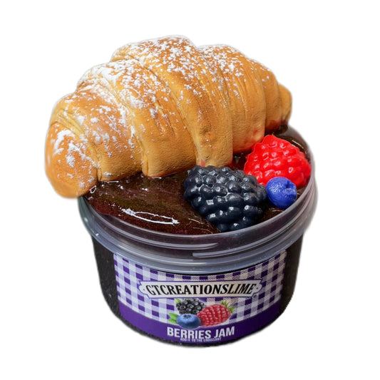 CROISSANT AND BERRIES JAM